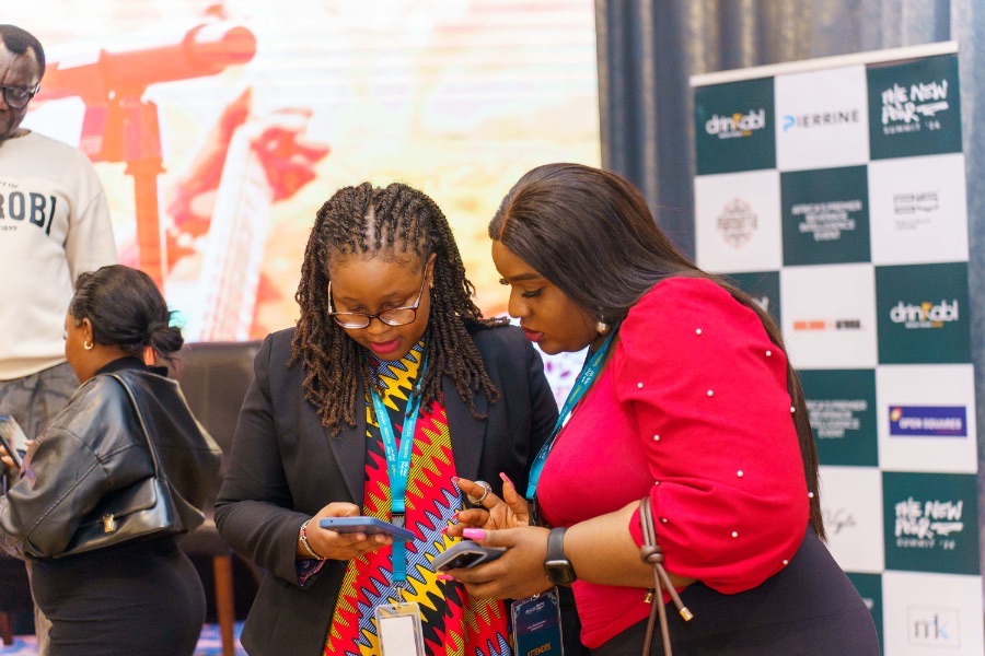 Delegates swapping details between sessions